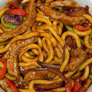 69. Wok-Seared Shanghai Noodles with Chicken and Garden Vegetables / 鸡肉蔬菜上海粗炒面