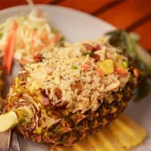 39. Golden Pineapple Fried Rice / 菠萝炒饭
