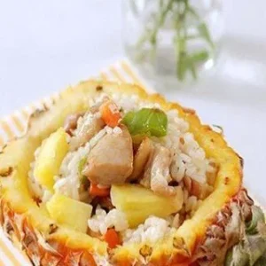 59. Golden Pineapple Chicken Fried Rice / 菠萝鸡肉炒饭