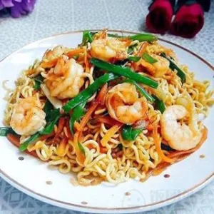 72. Stir-Fried Shanghai Noodles with Shrimp and Vegetables / 蝦仁上海粗炒麵