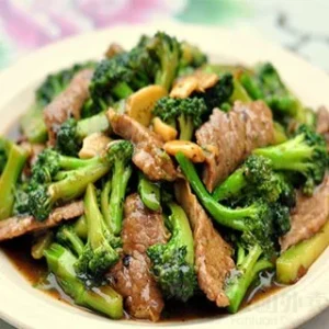 74. Wok-Seared Chicken and Broccoli with Premium Oyster Sauce / 蚝油西兰花鸡